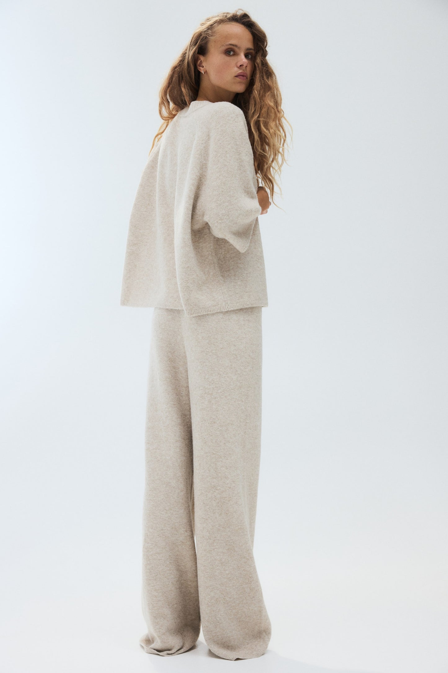 FINE-KNIT SUIT